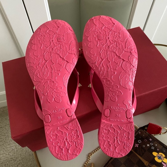 Valentino Garavani Rockstud PVC Flat Thong Sandals - Picture 4 of 4